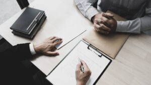 Distratos Imobiliários: Desvendando Seus Direitos na Rescisão de Contratos